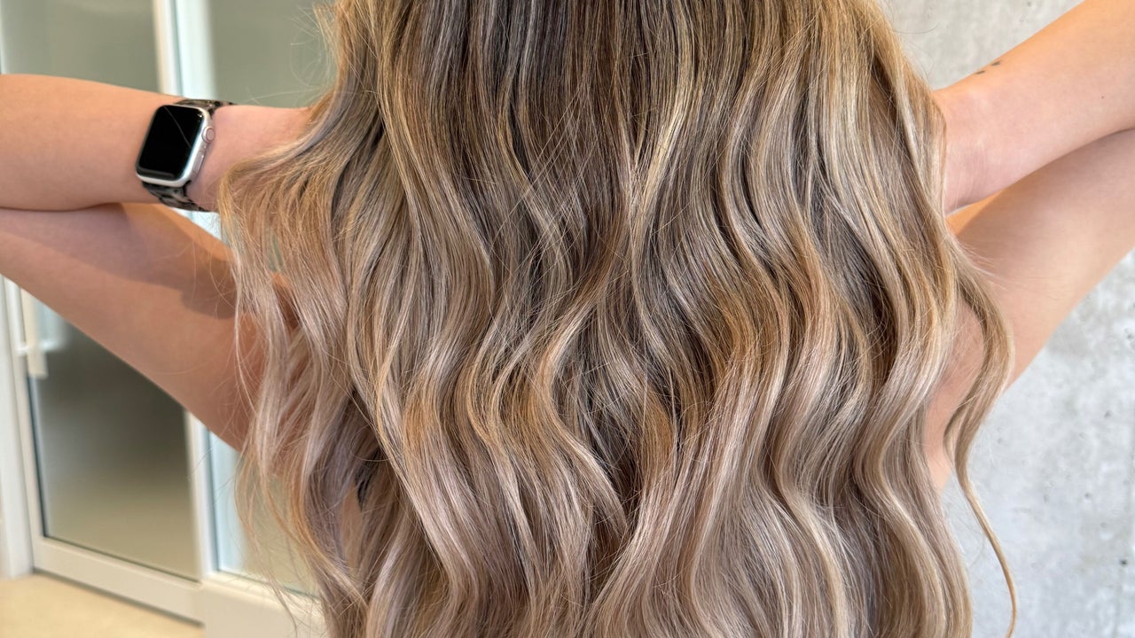 Warm honey blonde waves